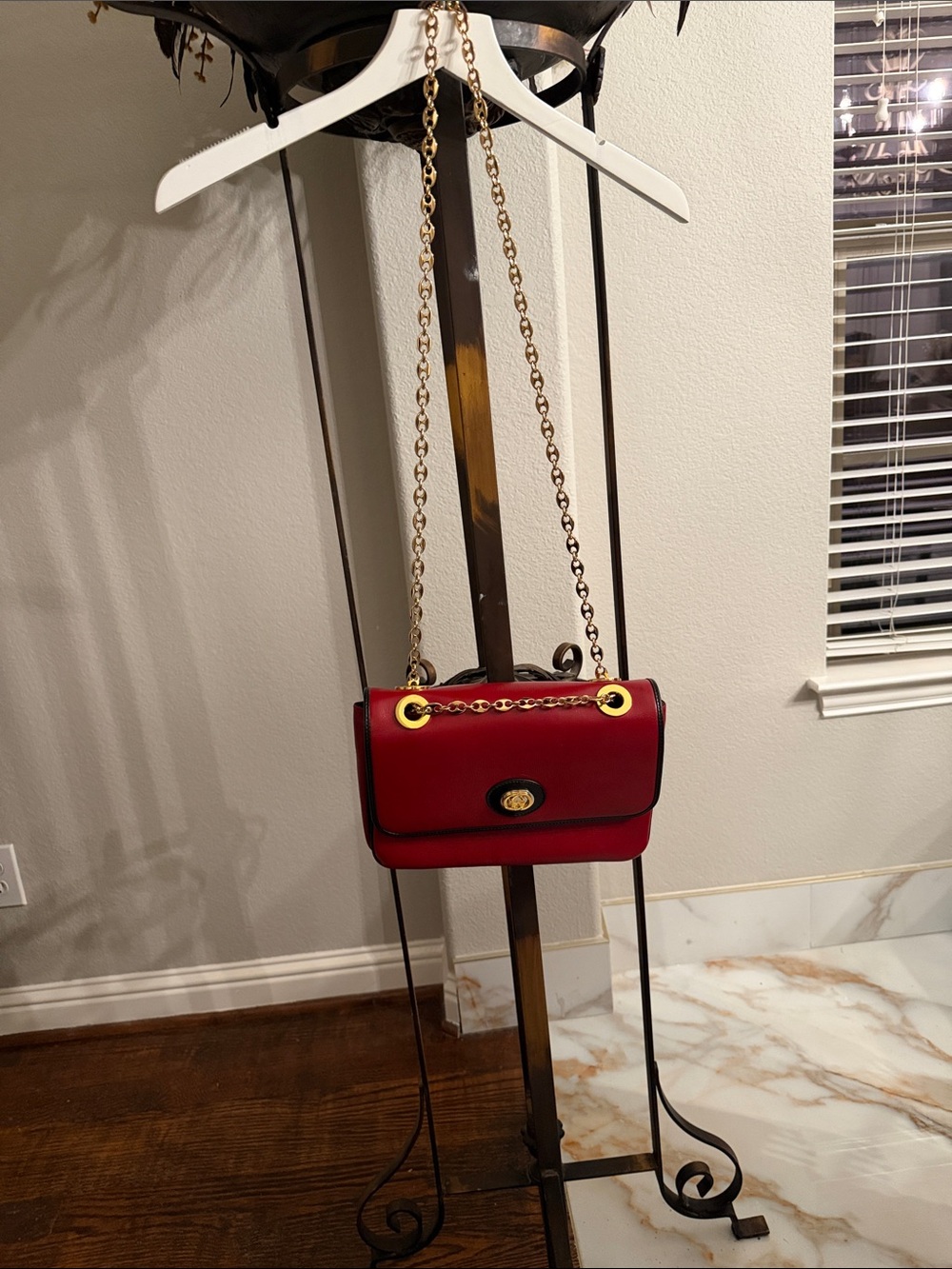 Gucci Red Leather Shoulder Bag with Gold Chain - Picture 10 of 13
